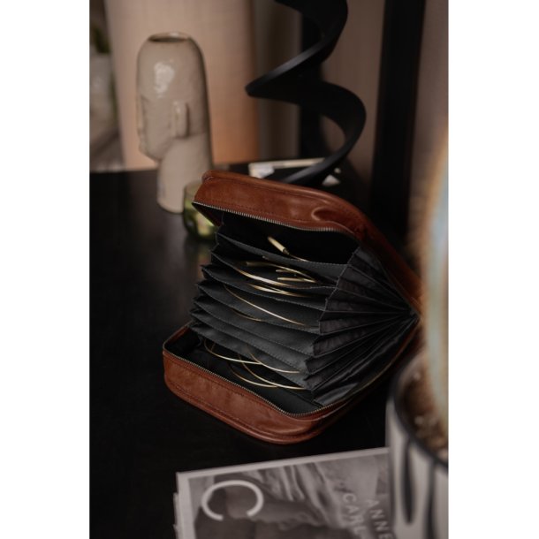 Muud Voss Etui f&ouml;r Stickor - L&auml;der, Rich Brown
