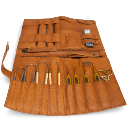 Muud Billie Multifunktion Strikketui - L&auml;der, Whisky