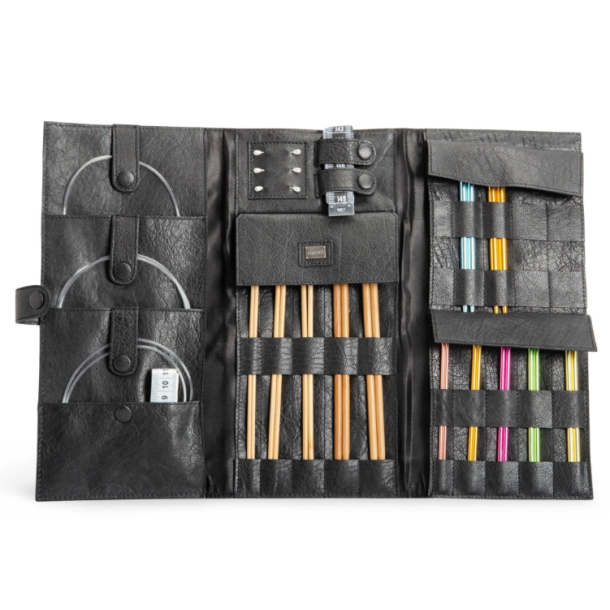 Muud Lucy Etui f&ouml;r Stickor - L&auml;der, Svart